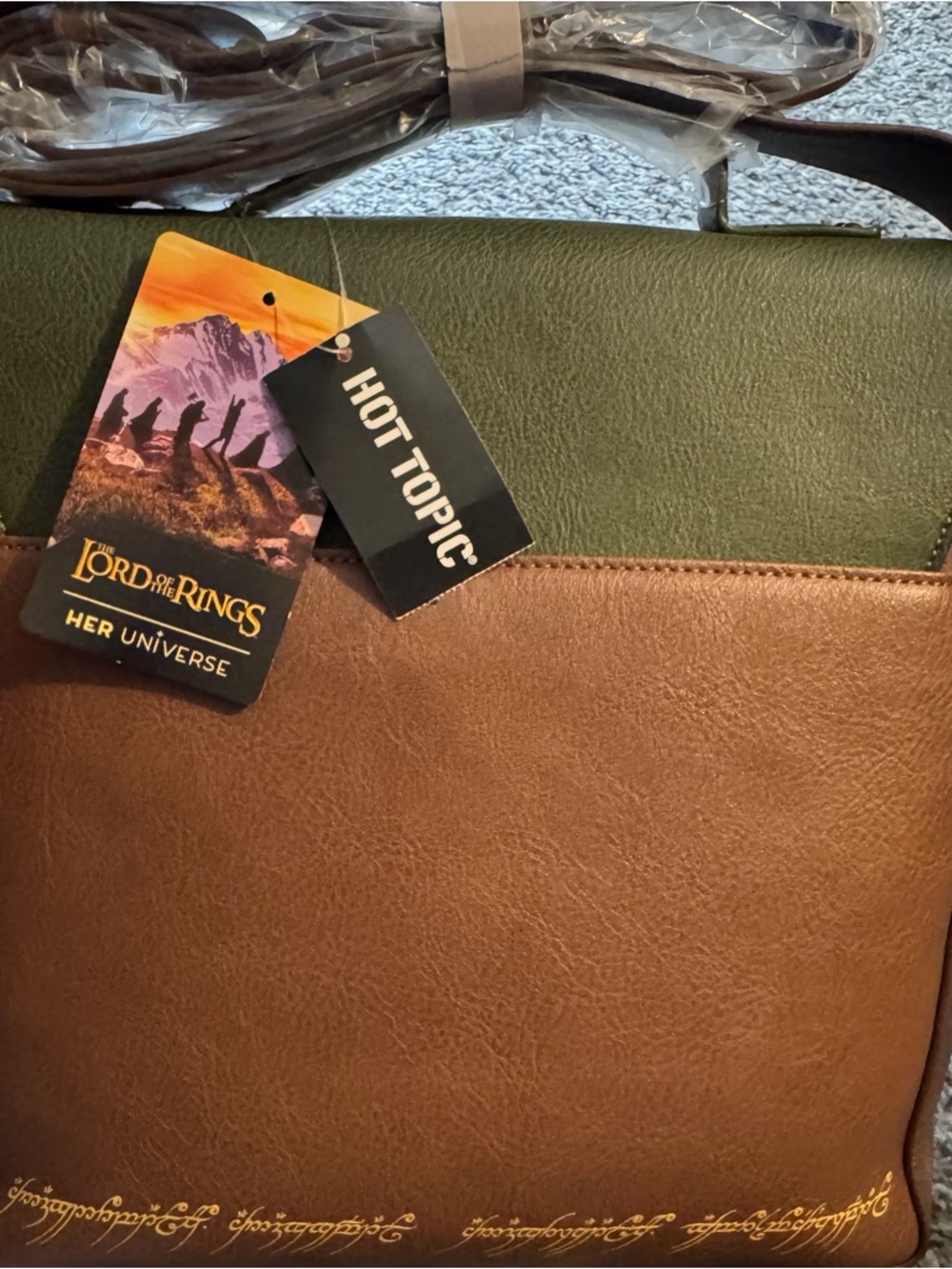 Her Universe The Lord Of The Rings Lorien Leaf
Messenger Bag - Picture 5 of 7